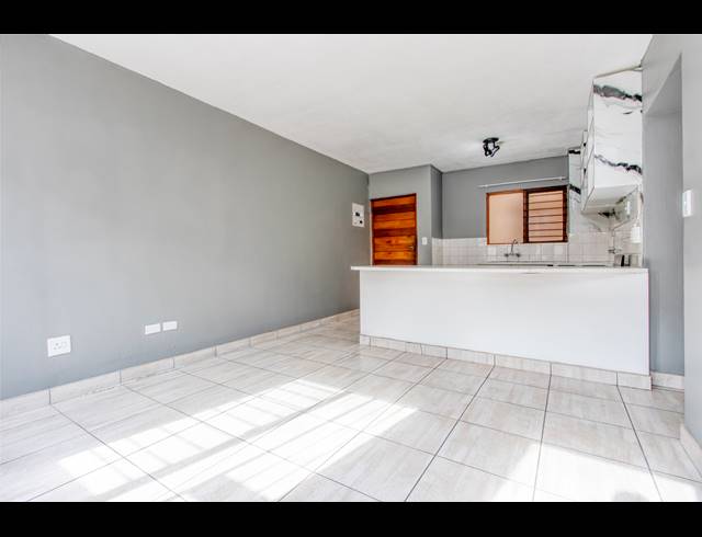 2 BEDROOM APARTMENT TO LET IN WELTEVREDEN PARK